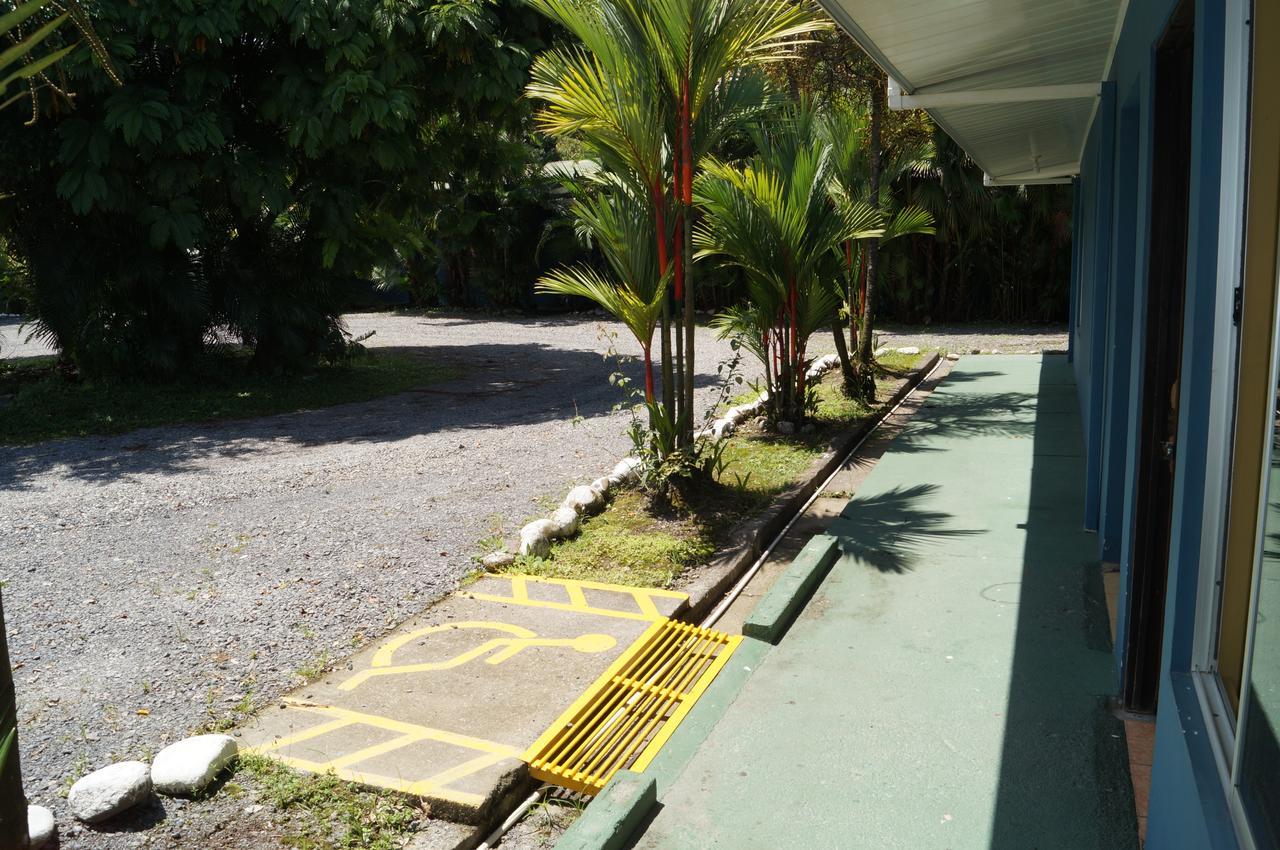 Hotel Y Cabinas Del Tropico Guapiles Exterior photo